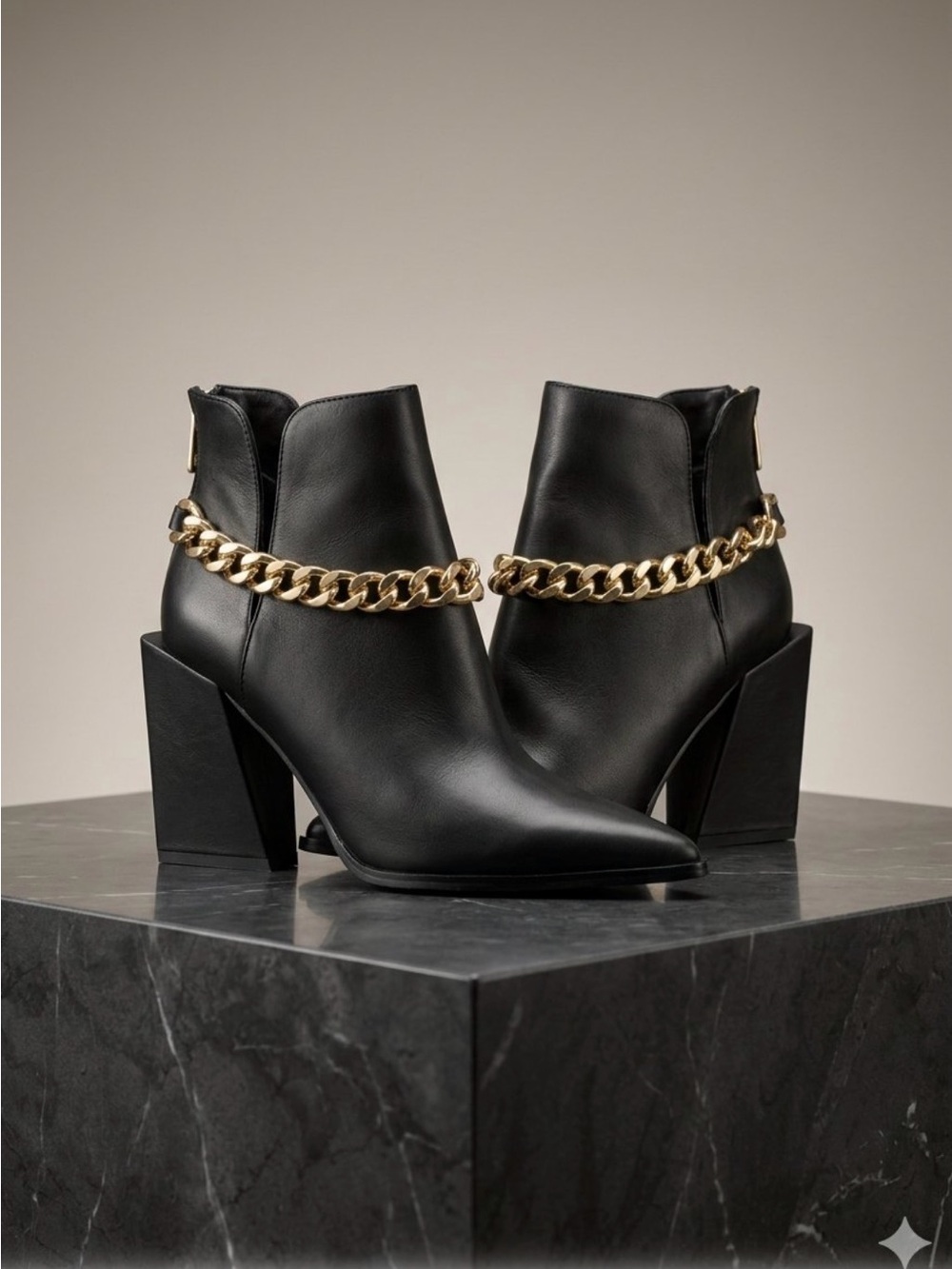 Steve Madden Black Leather Tranquil Chain Ankle Boot - Size 8